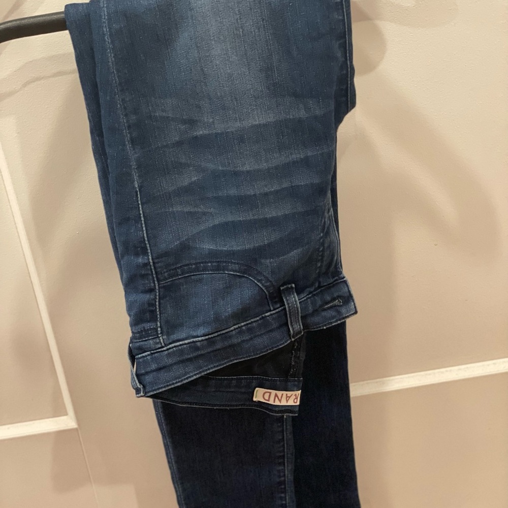 J Brand Straight leg jeans. Woman’s size 26. Dark blue. Only worn 2x.